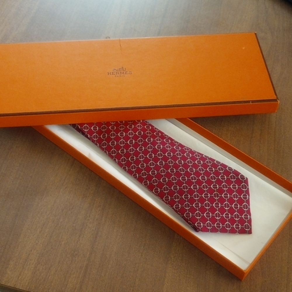 HERMES Fine Silk Tie Made In France WITH BOX EUC